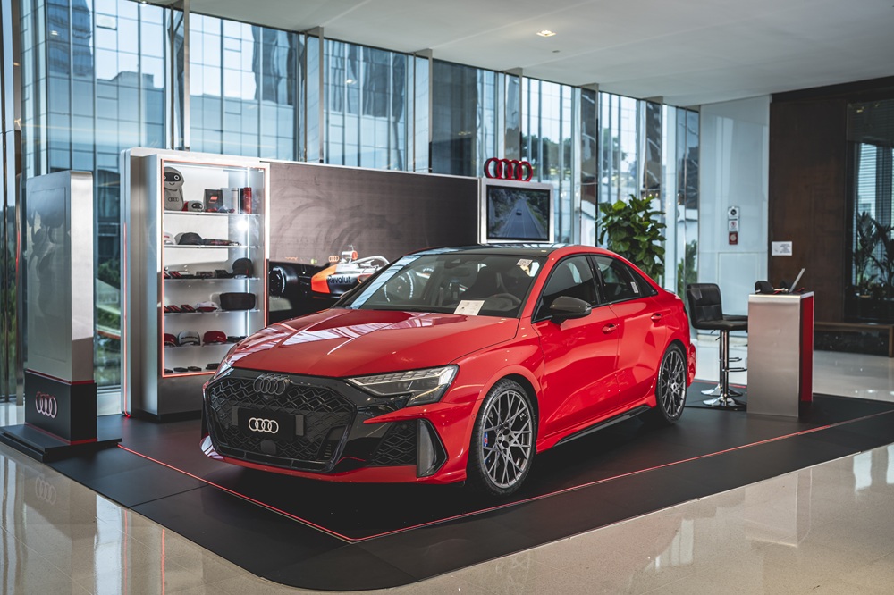 Audi promove ativação de Fórmula 1 no JK Iguatemi e exibe RS3 ao público em São Paulo