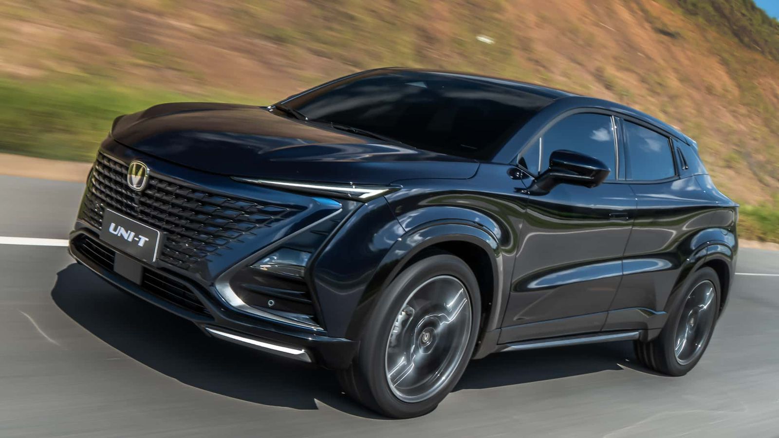 Changan Uni-T aposta em desempenho e pacote completo por menos de R$ 170 mil