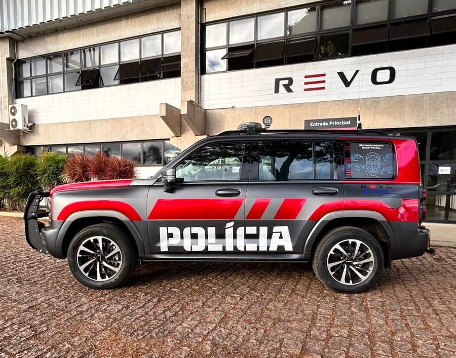 REVO apresenta viaturas adaptadas na iLab Segurança 2026, em Brasília
