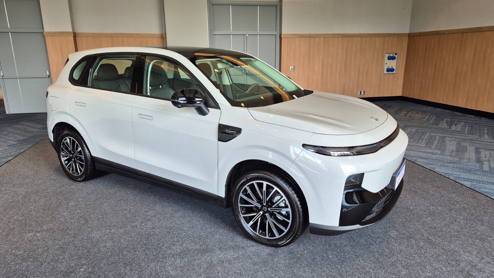 Leapmotor B10 é a aposta tradicional da Stellantis contra chineses já estabelecidos no Brasil; veja teste