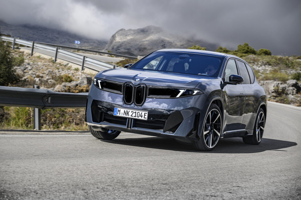 BMW iX3 é eleito “Carro do Ano no mundo” e “melhor elétrico de 2026”