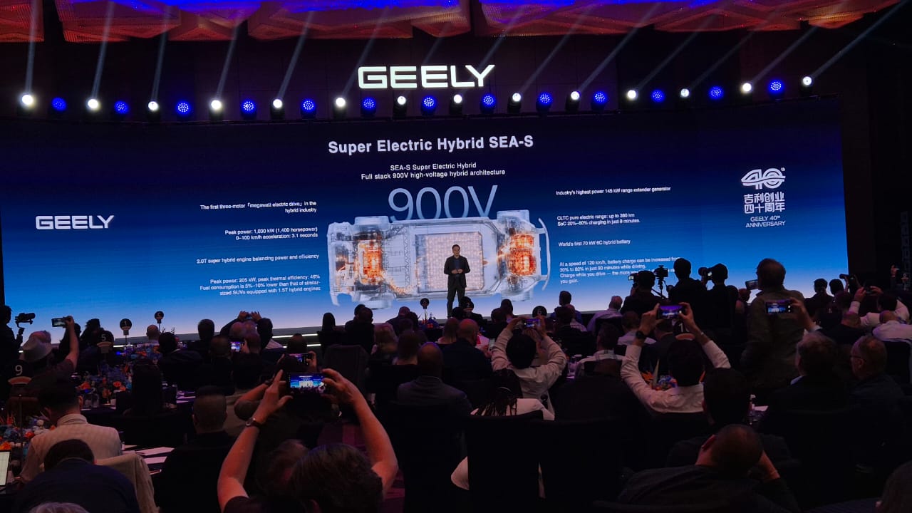 Antes do Salão de Pequim, Geely revela que terá híbridos com motor 2.0 turbo 46% mais eficiente do que atuais