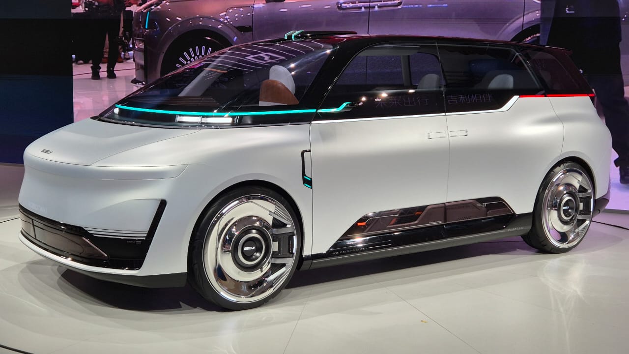 Geely abre Salão de Pequim com carro robô feito para andar sem motorista