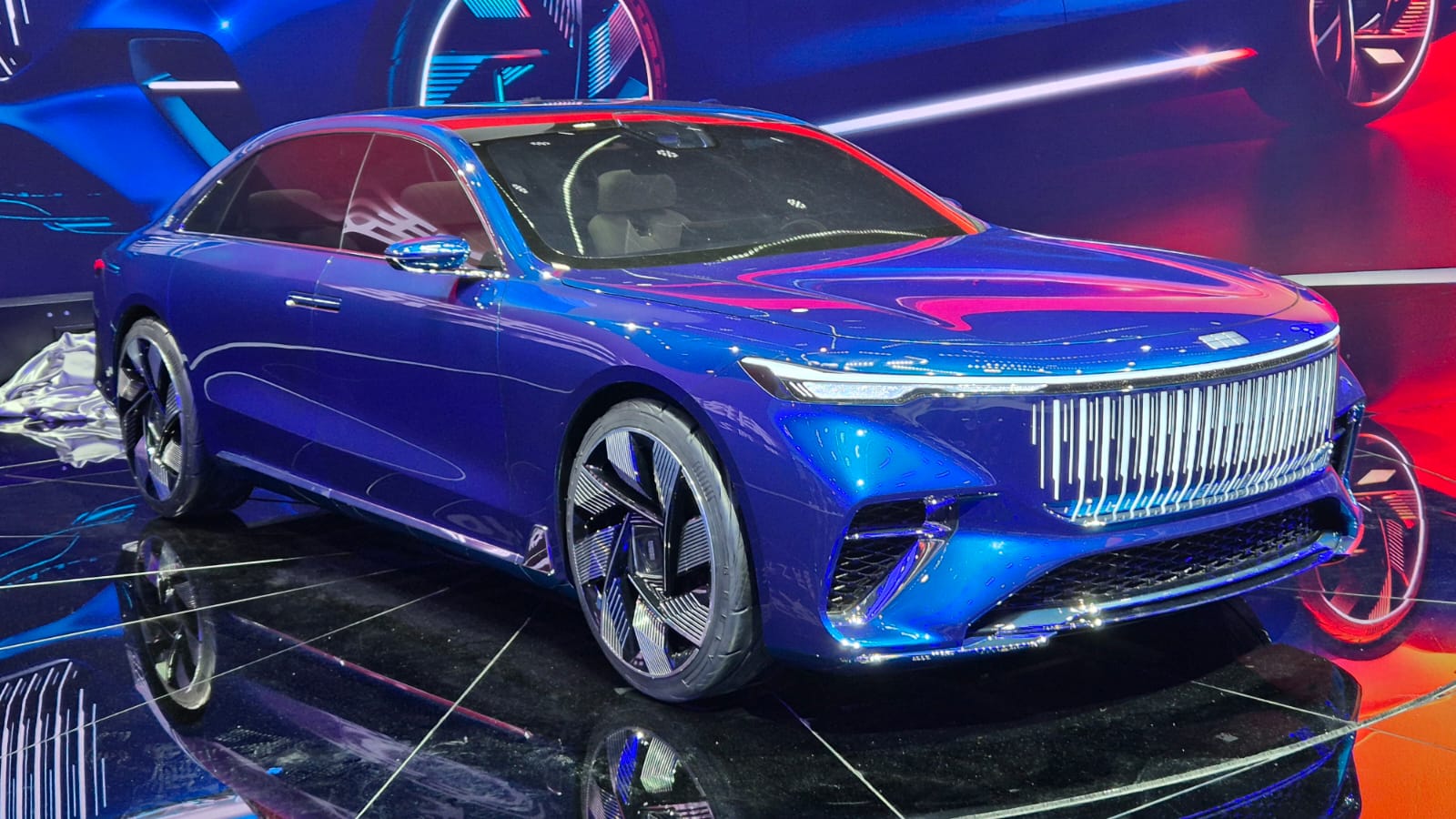 Geely aposta em conceito futurista com mais de 1.000 cv em Pequim