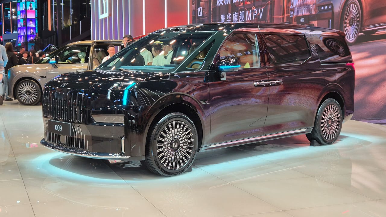 Zeekr apresenta SUVs eletrificados de luxo que fazem de zero a 100 km/h em 3 segundos Pequim