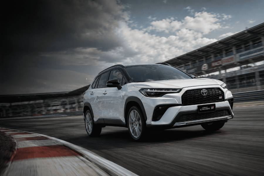 Toyota Corolla Cross 2027 ganha mais tecnologia e novo interior