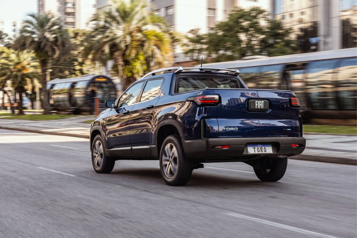 Fiat Toro 2027 estreia sistema híbrido leve com motor flex