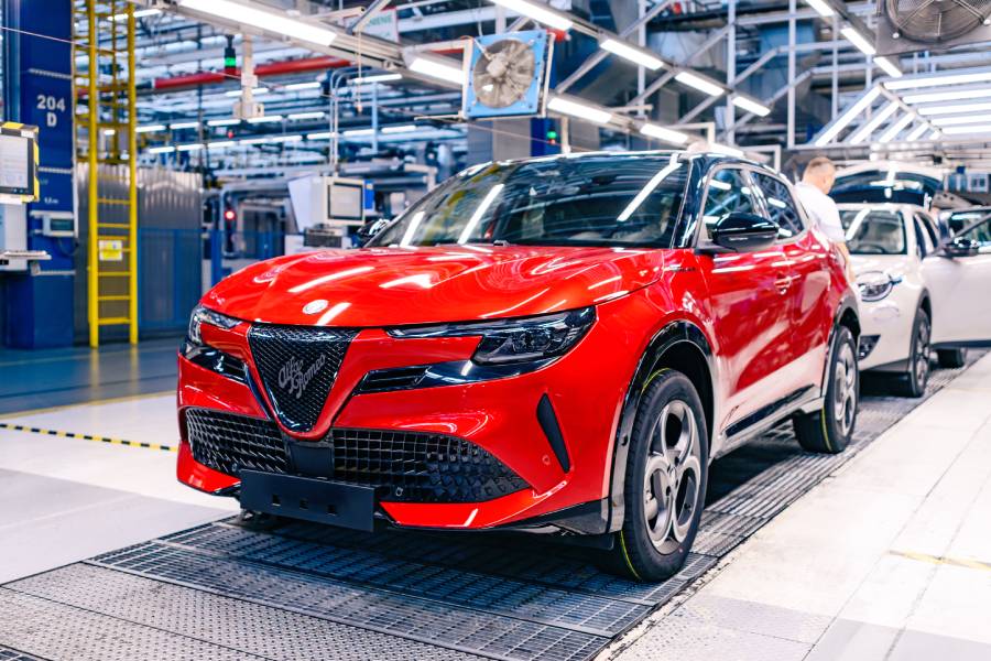 Alfa Romeo Junior vermelho visto de frente