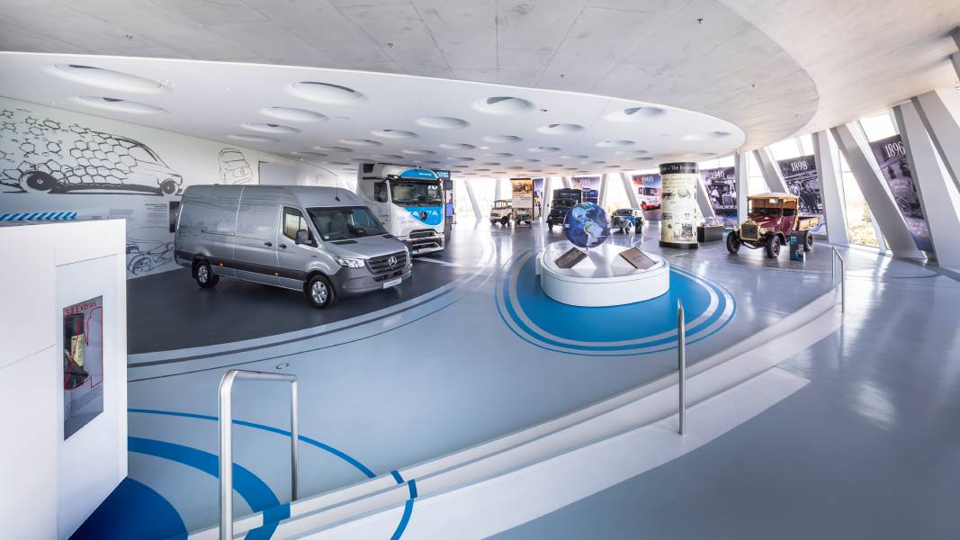Mercedes-Benz comemora 130 anos dos veículos comerciais com exposição especial