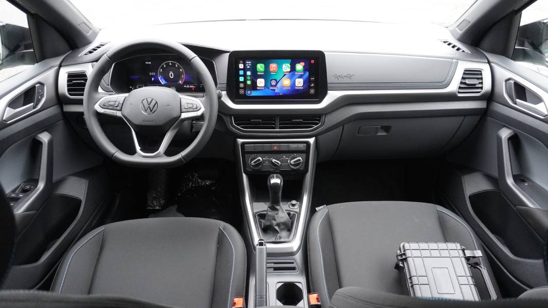 Painel com telas ligadas do Volkswagen T-Cross Rock in Rio
