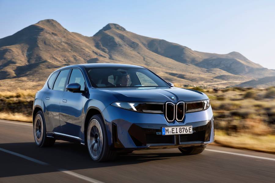 BMW iX3 50 xDrive azul visto de frente