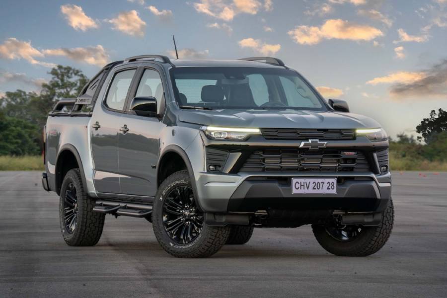 Chevrolet S10 Trail Boss cinza vista de frente