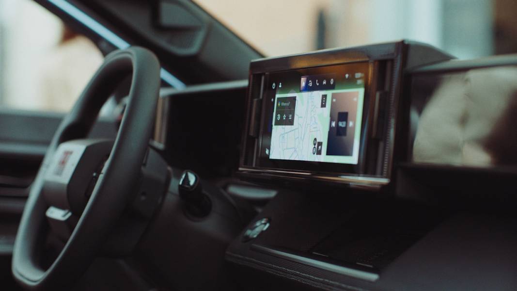 Painel com multimídia ligada dos Fiat Grizzly e Grizzly Fastback