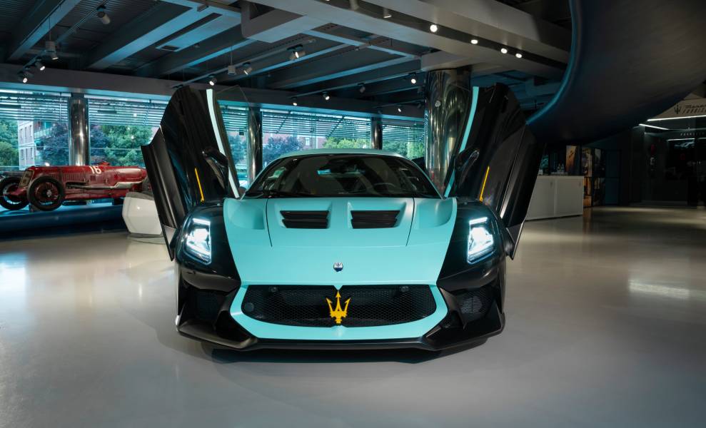 Maserati GT2 Stradale Tribute to MC12 verde visto de frente