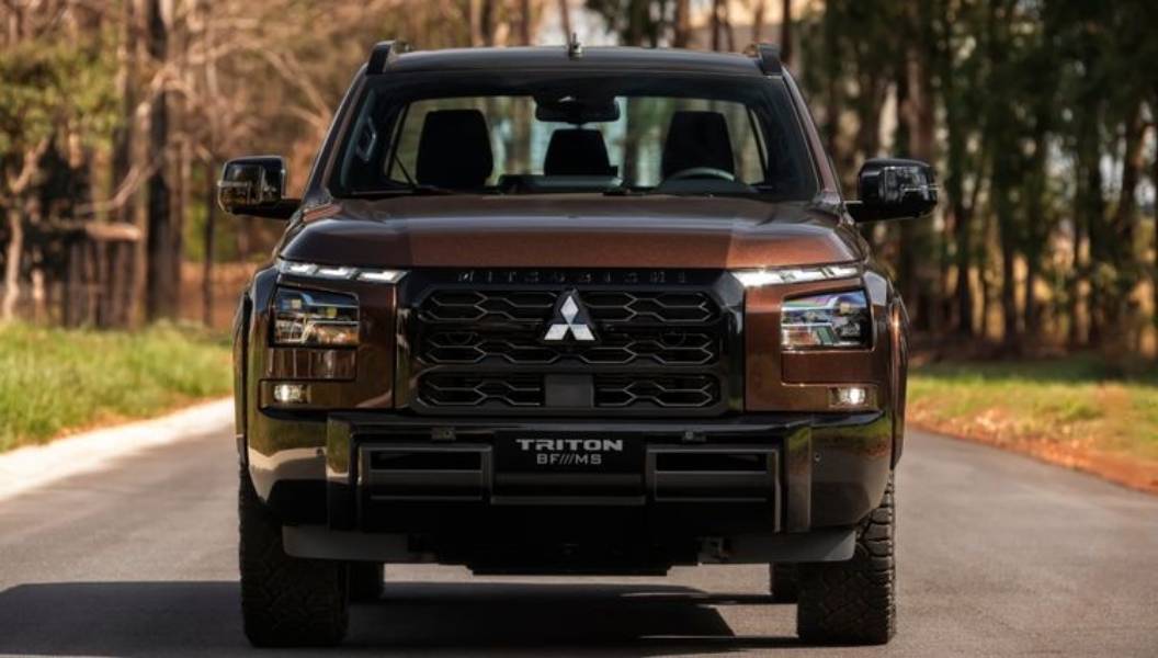 Dianteira da Mitsubishi Triton BF///MS