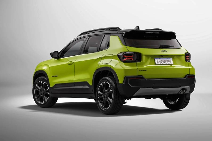 Novo Jeep Avenger amarelo visto de trás