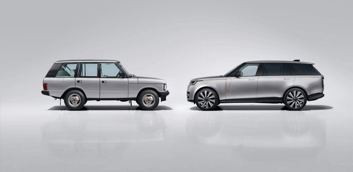 Range Rover Range Rover Classic Bespoke de frente para o Range Rover SV Ultra