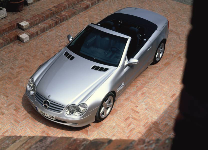 Mercedes-Benz celebra 25 anos do SL R 230