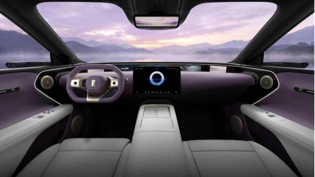 Painel com telas ligadas do SUV Avatr 07L