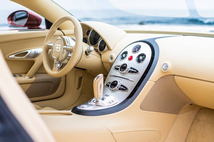 Painel de Bugatti Veyron restaurado