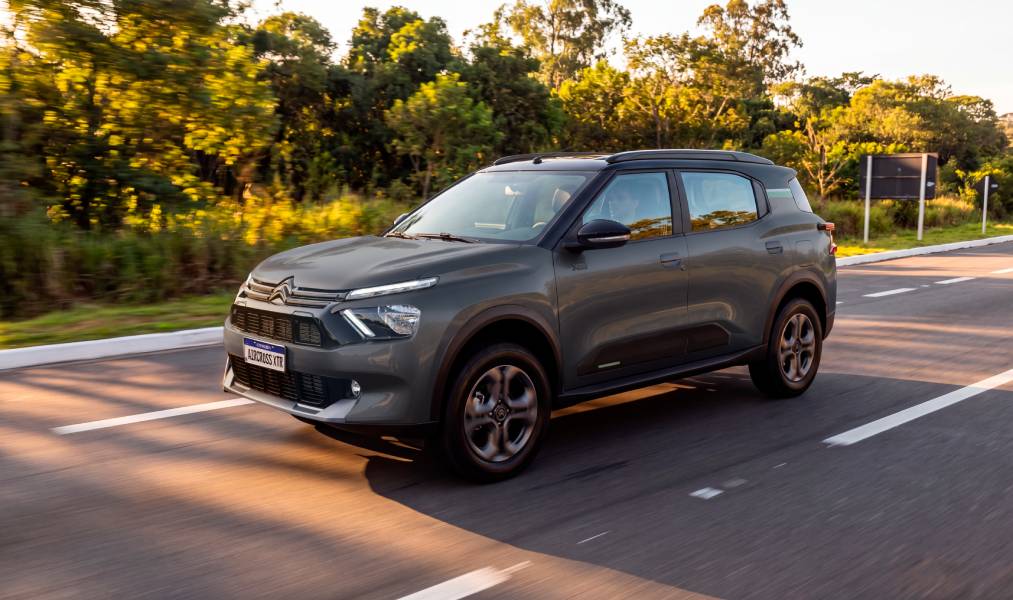 Citroën Aircross XTR 2027 cinza visto de frente