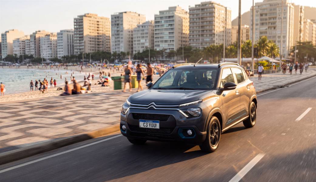 Citroën C3 YOU! T200 CVT cinza visto de frente
