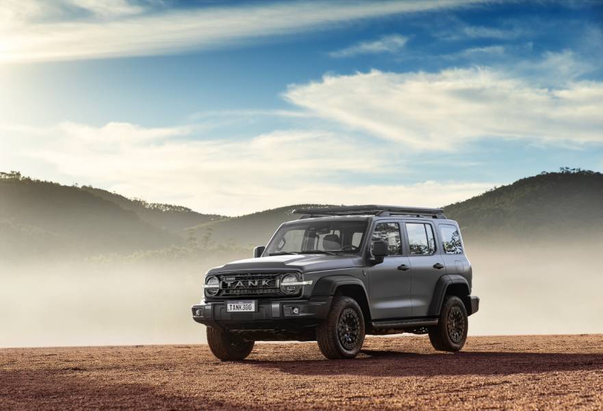 GWM Tank 300 TerraForce flex cinza visto de frente