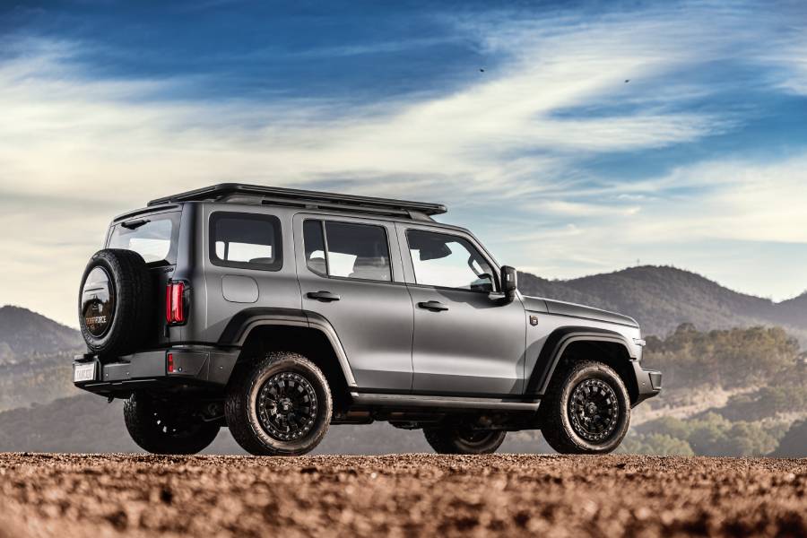 GWM Tank 300 TerraForce flex cinza visto de trás