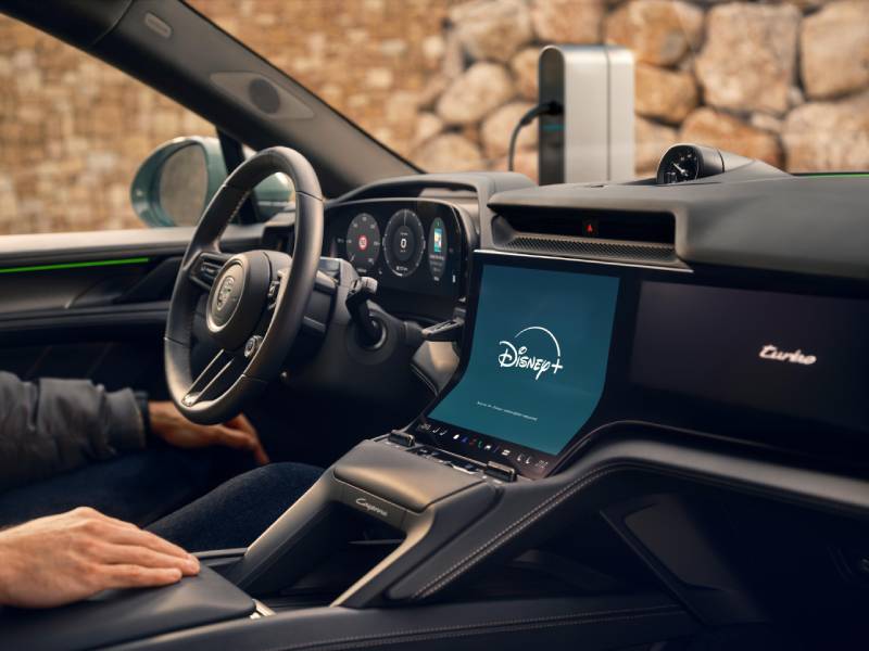 Central multimídia logada em novo aplicativo da Porsche