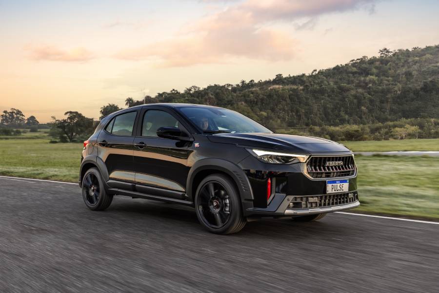 Fiat Pulse Abarth 2027 preto visto de frente