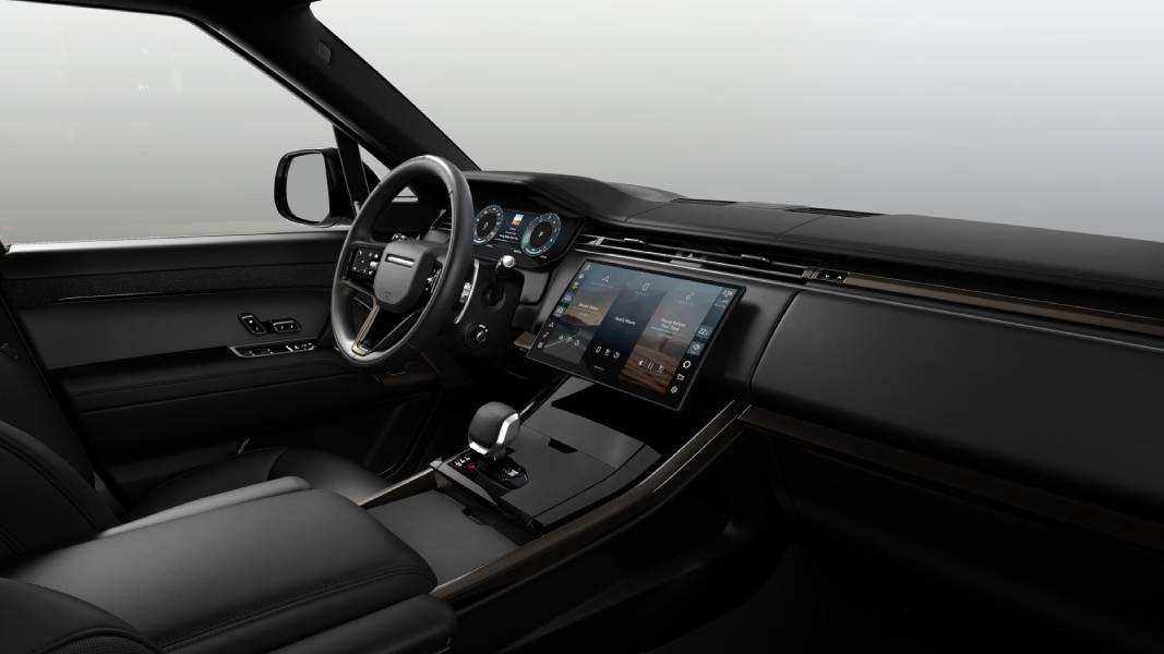 Interior com telas ligadas do Range Rover Sport Dynamic