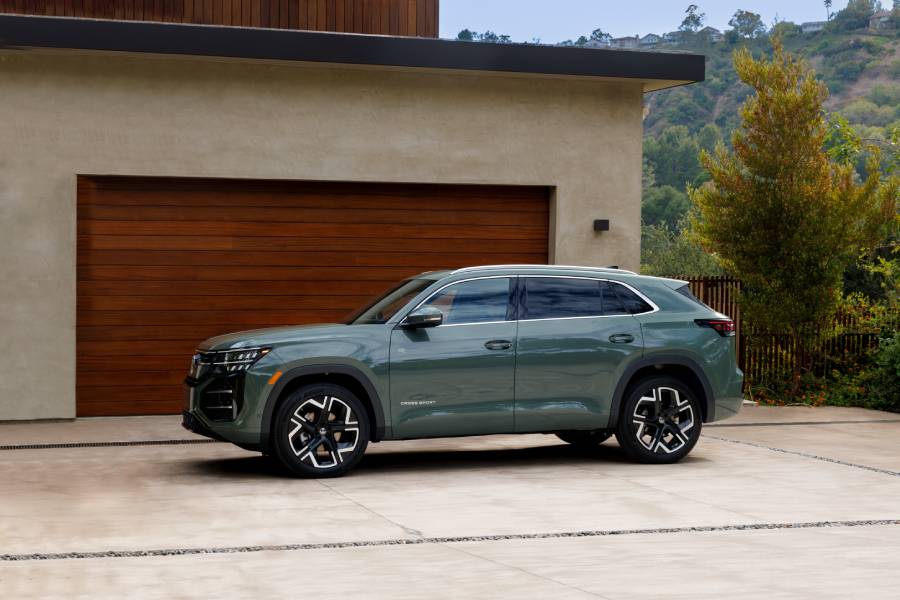 Novo Volkswagen Atlas Cross Sport 2027 verde visto de lado