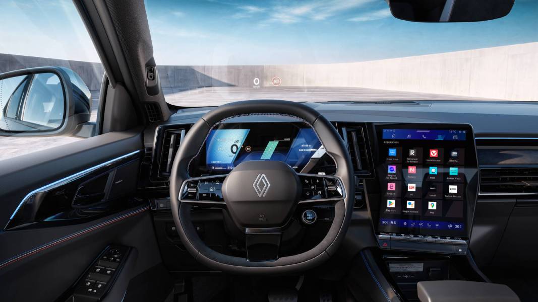 painel com telas ligadas do Renault Rafale Hypnotic