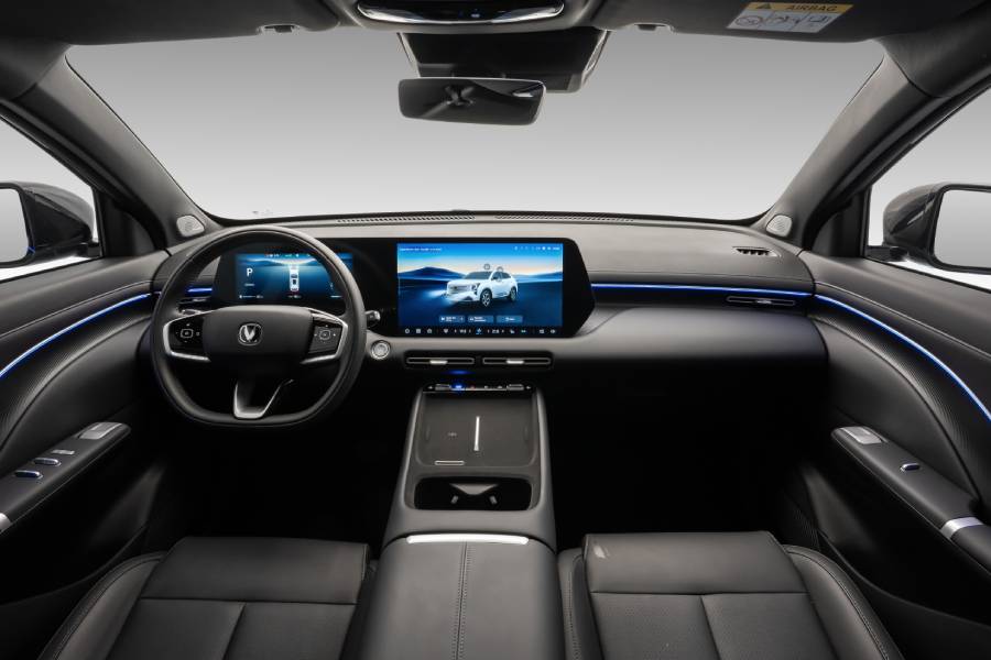 Painel com telas ligadas do CAOA Changan CS55