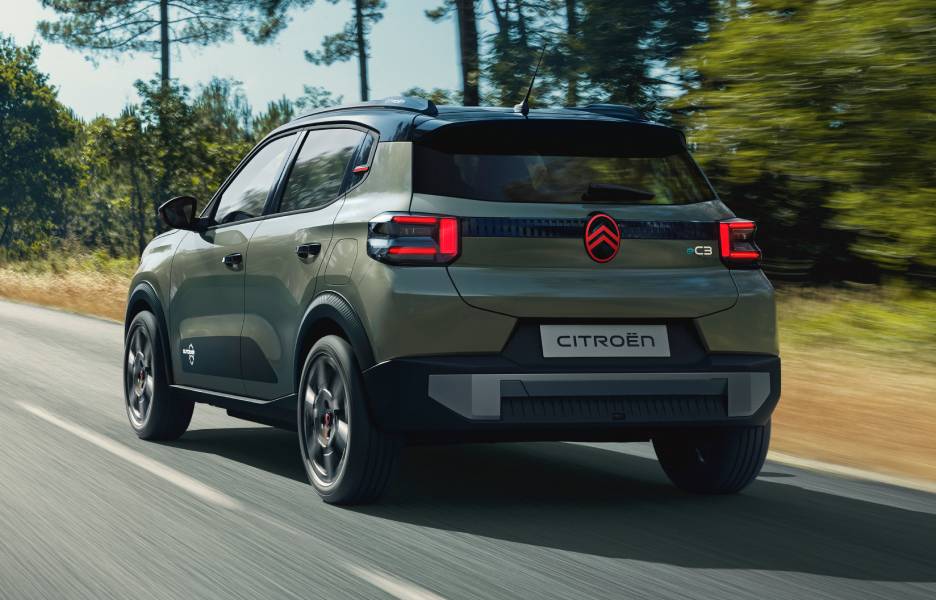 Citroën C3 Outdoor verde visto de trás