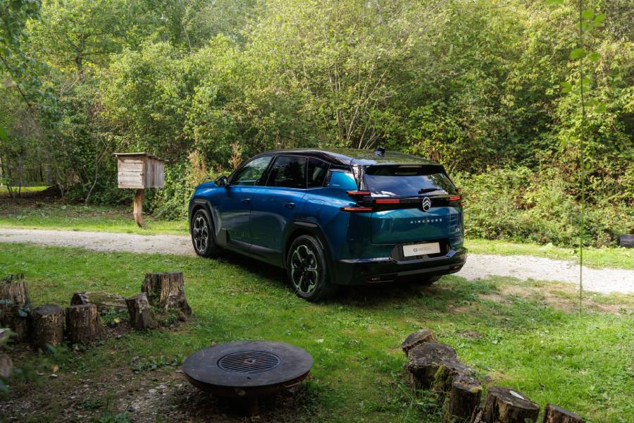 Citroën C5 Aircross Émeraude azul visto de trás