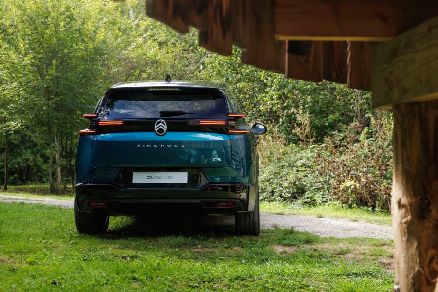 Traseira do Citroën C5 Aircross Émeraude azul