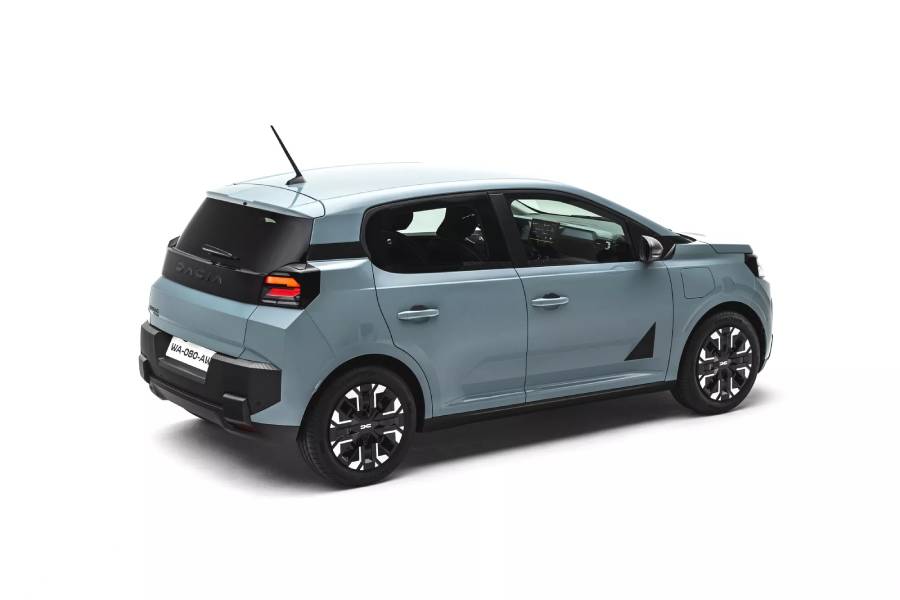 Novo Dacia Spring azulado visto de lado