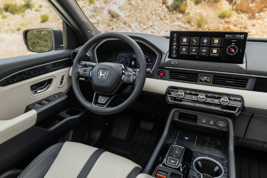 painel com telas ligadas do Honda Passport TrailSport 2027