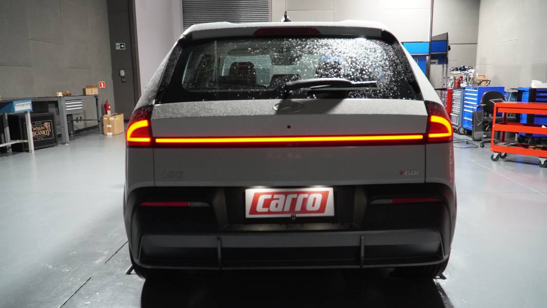 Traseira do Hyundai i20 Ultimate cinza