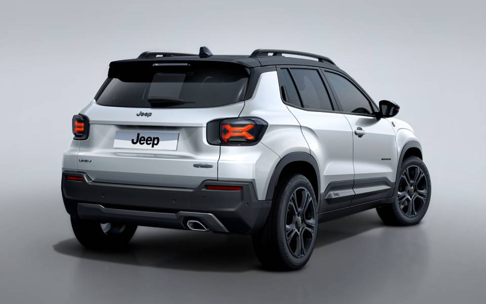Jeep Avenger 85 Anos branco visto de trás
