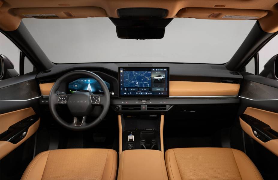 Painel com telas ligadas do Lexus NX350h AWD