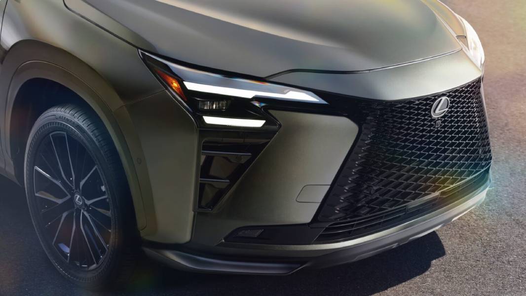 Dianteira do Lexus NX450+ 2027