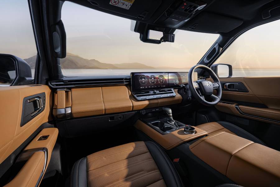 cabine com telas ligadas do novo Mitsubishi Pajero