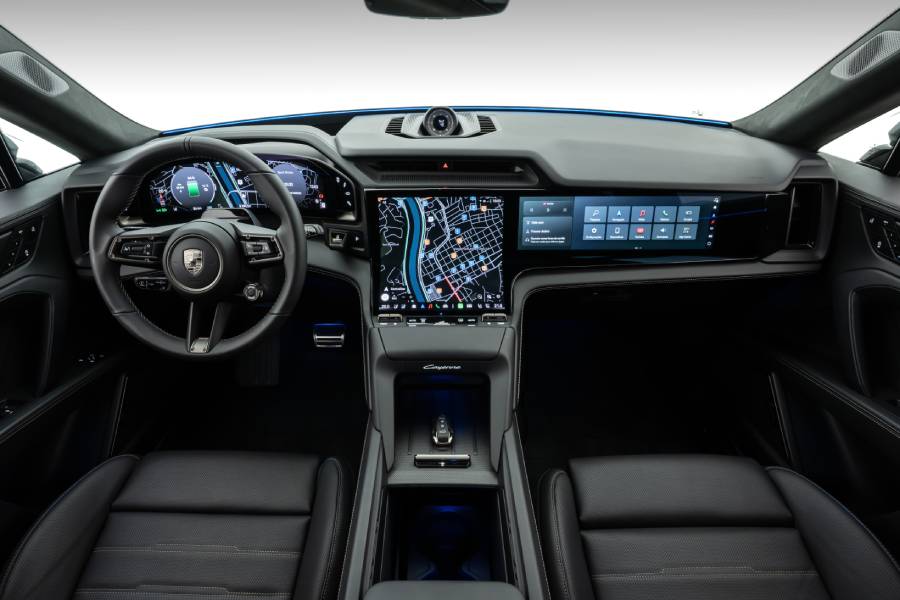painel com telas ligadas do novo Porsche Cayenne elétrico