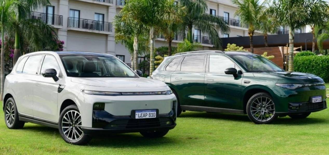 SUVs B10 e C10 da Leapmotor vistos de frente