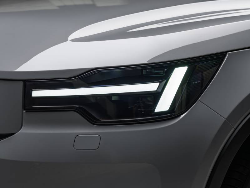 Farol do novo Volvo EX40