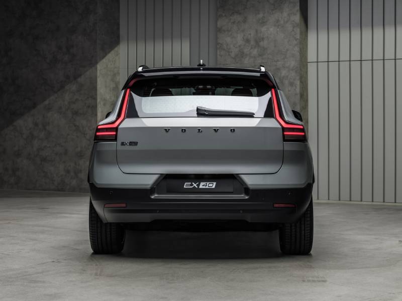 Traseira prata do novo Volvo EX40