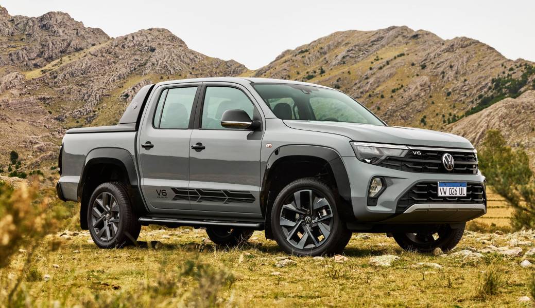 Volkswagen Amarok V6 Unlimited cinza vista de frente