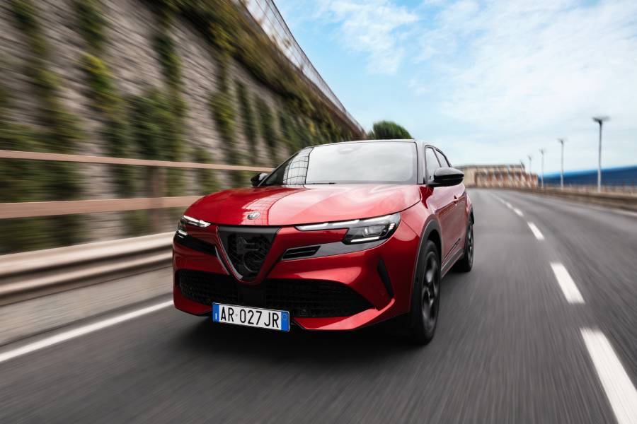 Alfa Romeo Junior vermelho visto de frente